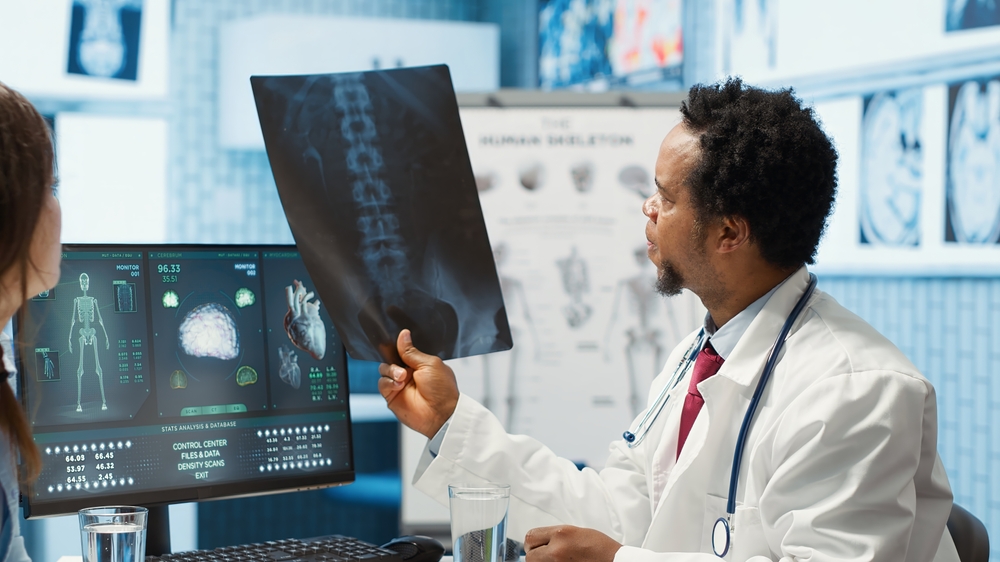 Medic Expert Showing The X Ray Imaging Test Results To