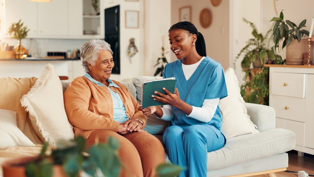 Tablet,,Discussion,And,Elderly,Woman,With,Nurse,For,Medical,Test Tablet Discussion And Elderly Woman With Nurse For Medical Test